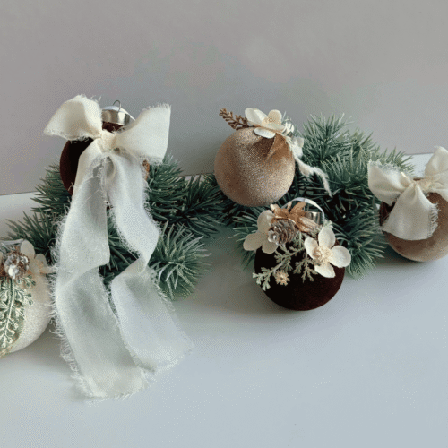 Kalėdiniai eglutės žaisliukai "Kai pražysta ramybė", rusvi